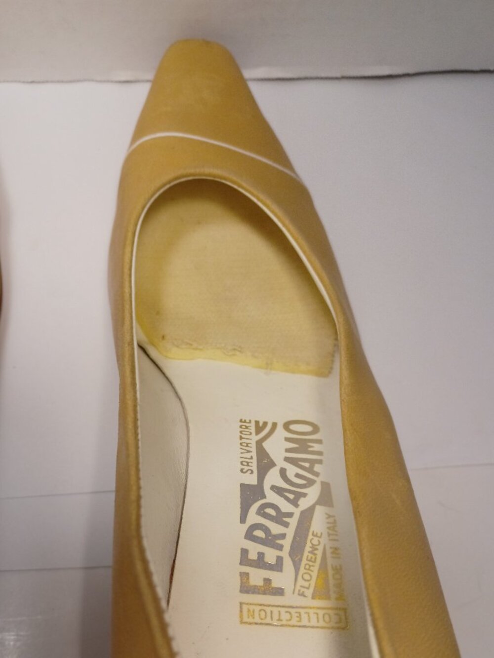 ***BLOW OUT SALE****Salvatore Ferragamo Cap Toe Heels Shoes - Picture 11 of 13